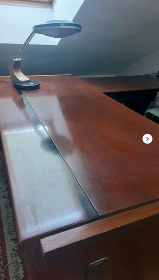 URGE DESPACHO, mesa y libreria vitrina-archivador