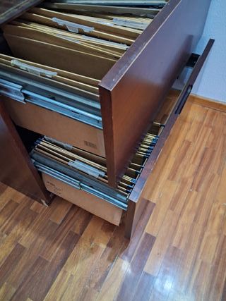 URGE DESPACHO, mesa y libreria vitrina-archivador