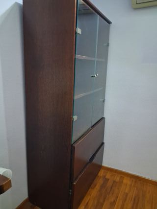 URGE DESPACHO, mesa y libreria vitrina-archivador