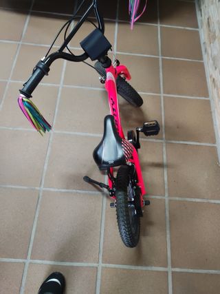 Bicicleta infantil rosa neon!