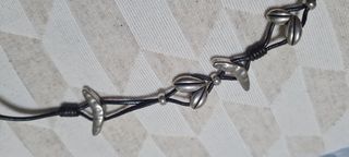 Collar corto cuero marrón y piezas plateadas