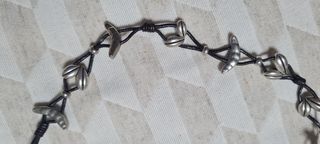 Collar corto cuero marrón y piezas plateadas