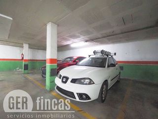 Garaje en venta en Vallparadís en Terrassa