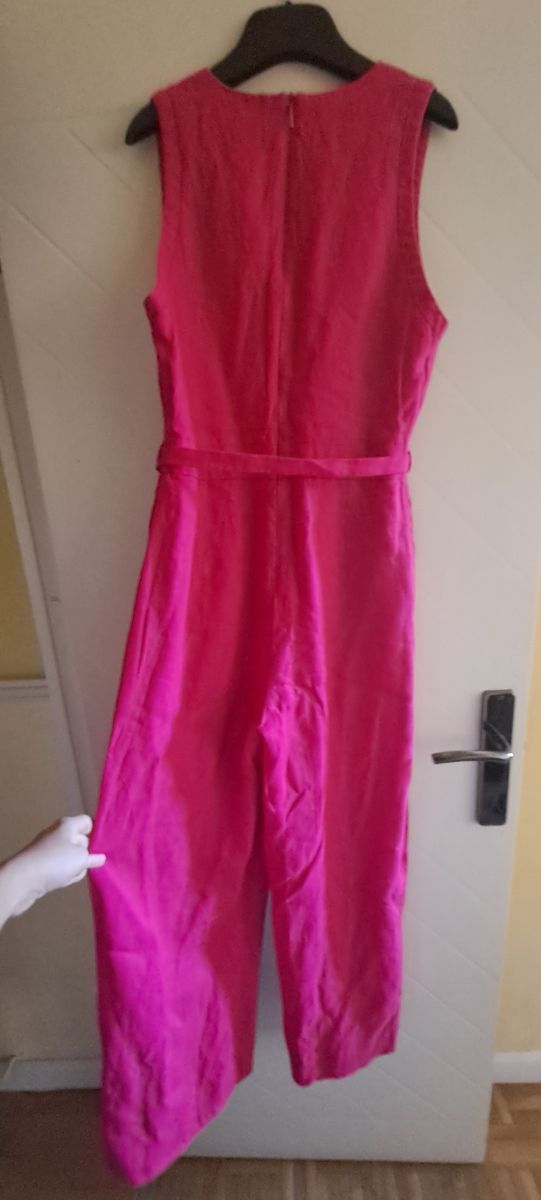 Mono fucsia con cinturón