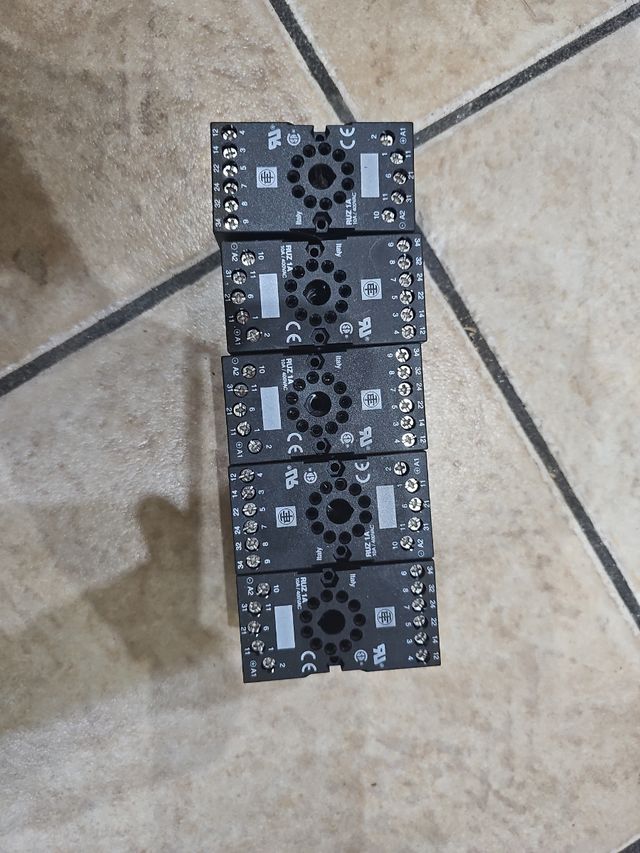 Materiañ eléctrico Bases para relé RUZ 1A (Italia)