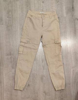 Pantalones cargo Pull&Bear beige Talla M