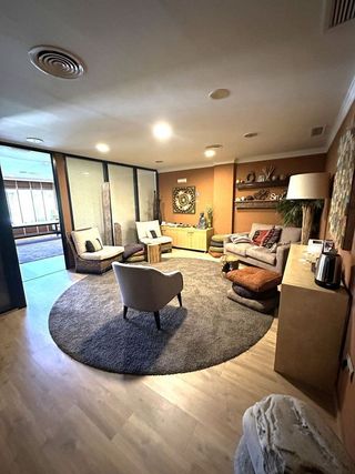 Oficina en venta en Nueva Andalucía centro en Marbella