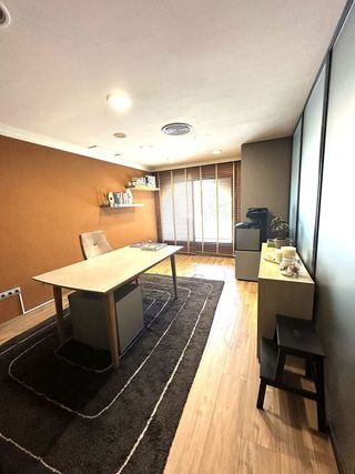 Oficina en venta en Nueva Andalucía centro en Marbella