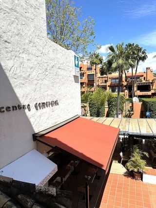 Oficina en venta en Nueva Andalucía centro en Marbella