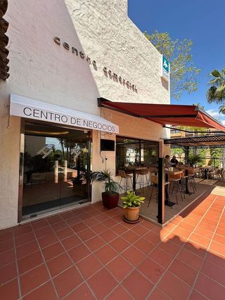 Oficina en venta en Nueva Andalucía centro en Marbella
