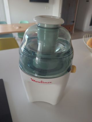 Licuadora Moulinex blanca y verde