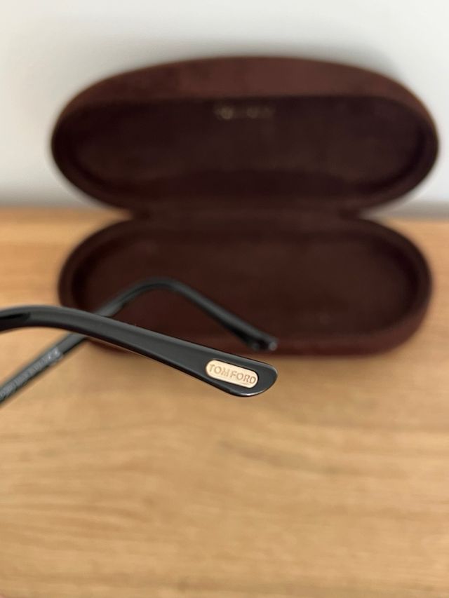 Gafas de sol Tom Ford negras y doradas