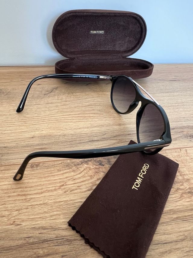 Gafas de sol Tom Ford negras y doradas