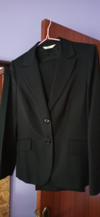 Traje de mujer negro
