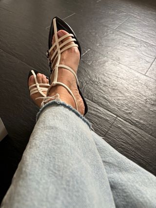 Sandalias Stradivarius Negras y Blancas