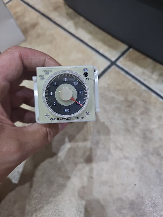 Material eléctrico Temporizador Carlo Gavazzi FMB0