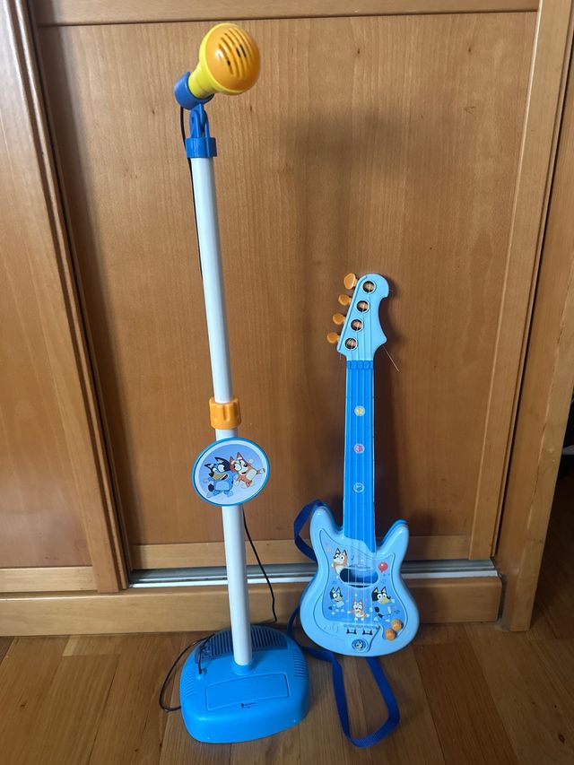 Micrófono y Guitarra Bluey