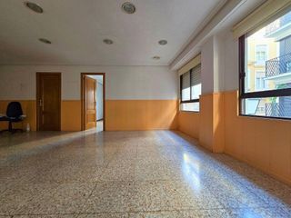 Local comercial en alquiler en Centro en Elche