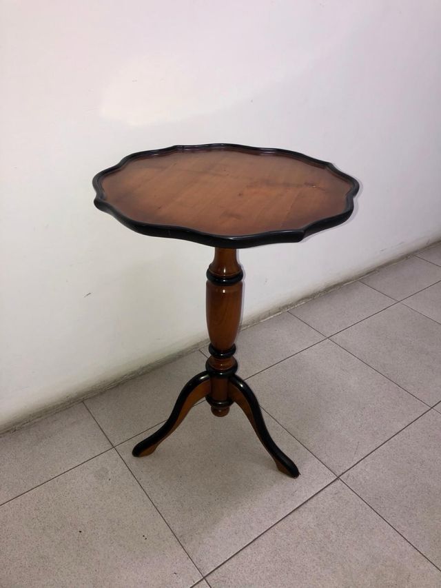Mesa auxiliar de madera cerezo