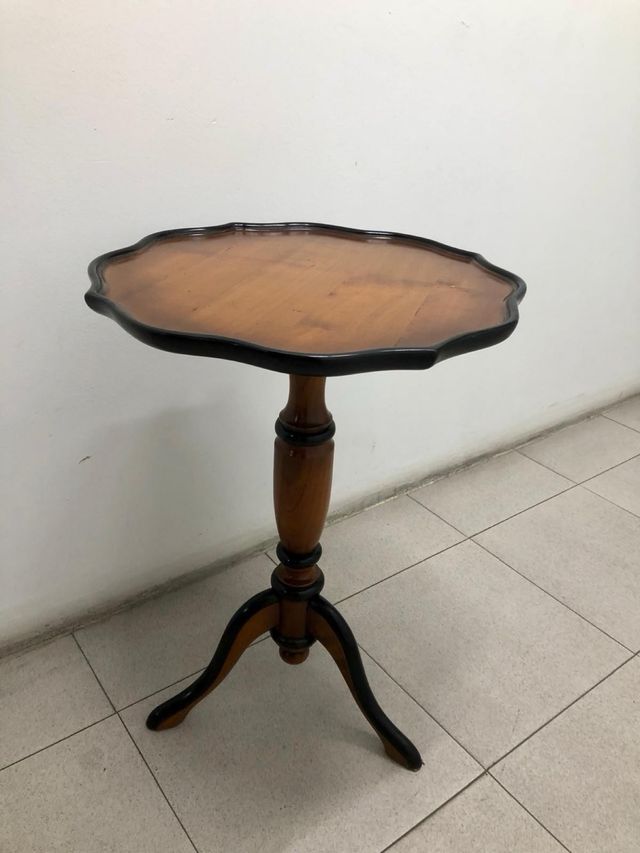 Mesa auxiliar de madera cerezo