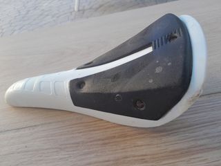 Sillín BH California Blanco/Negro