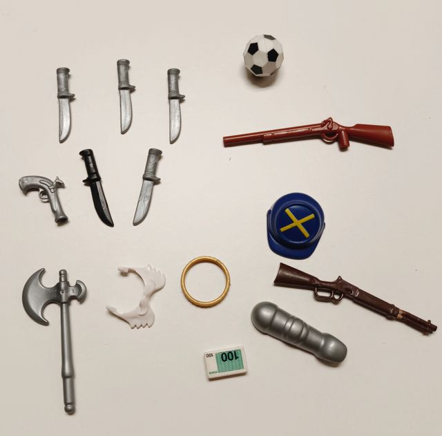 Lote accesorios Playmobil: armas, escudo, balón ..