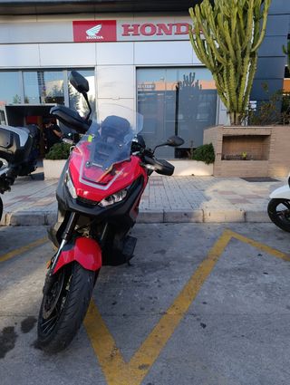 Honda X-ADV 750 Roja