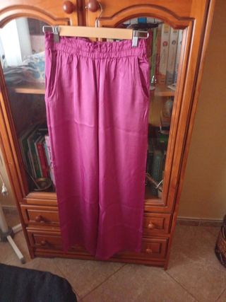 Pantalones rosas de raso