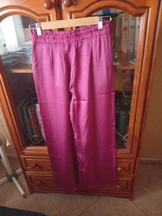 Pantalones rosas de raso