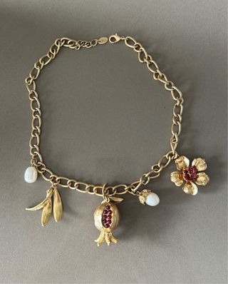 Collar Zara Dorado con Dijes