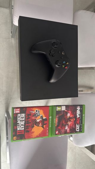 Xbox One X Negra + Mando + Juegos