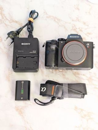 Sony Alpha 7 IV + Objetivo 24-70mm + batería ex