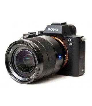 Sony Alpha 7 IV + Objetivo 24-70mm + batería ex