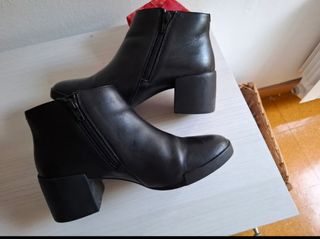 Botines Camper negros. 