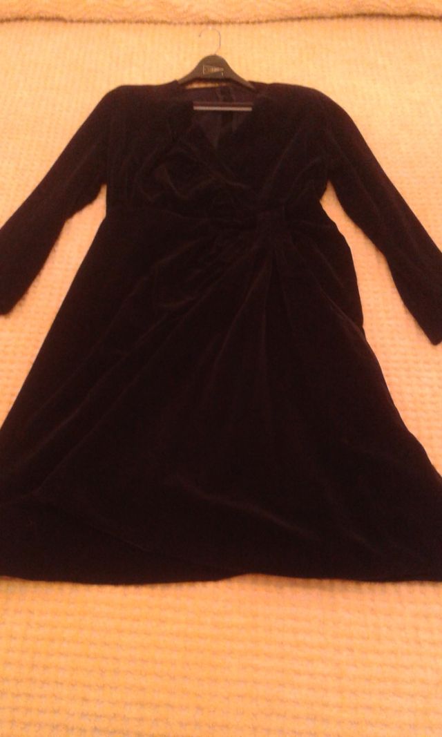 Vestido negro de terciopelo talla M. 