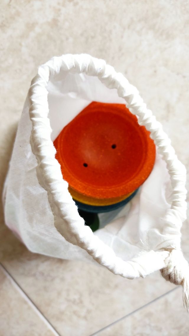 Tazas para contar y clasificar colores