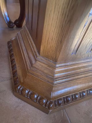 Mesa Comedor Roble Macizo Tallado y 6 sillas .