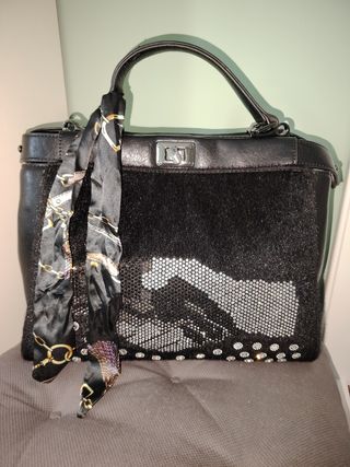 Borsa Fendi nera con dettagli argentati