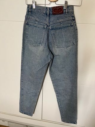 Pantalón vaquero vintage tachuelas multicolor
