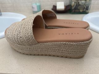 Sandalias Tiziana Beige Cuña son 39 pero calza 38