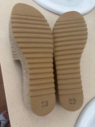 Sandalias Tiziana Beige Cuña son 39 pero calza 38