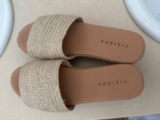 Sandalias Tiziana Beige Cuña son 39 pero calza 38