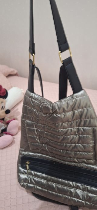 Bolso Mochila Mujer Negro y color bronce metalizad
