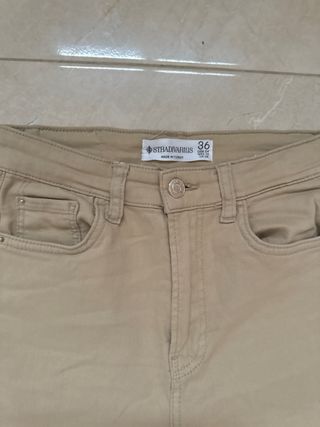 Pantalón mujer beige flare con rotos
