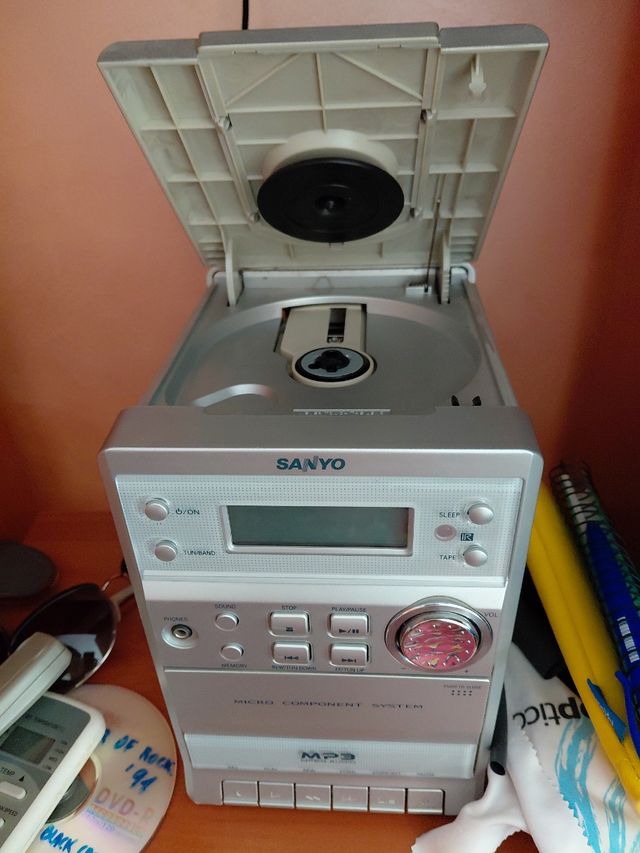 Todo bien menos el radiocasete hay que arr