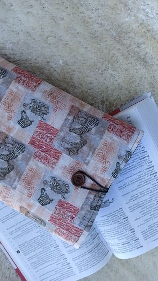 Funda para libro diseño cebra