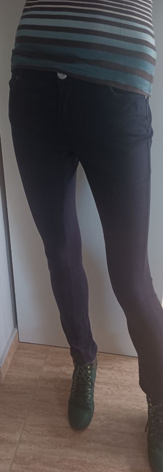 Pantalones azul marino ajustados