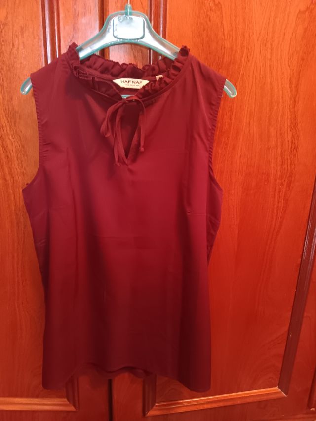 Top Naf Naf granate sin mangas