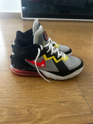 Nike LeBron 18 Low Looney Tunes Talla 40
