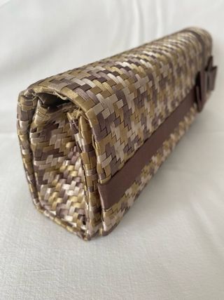 Bolso de fiesta tejido con lazo